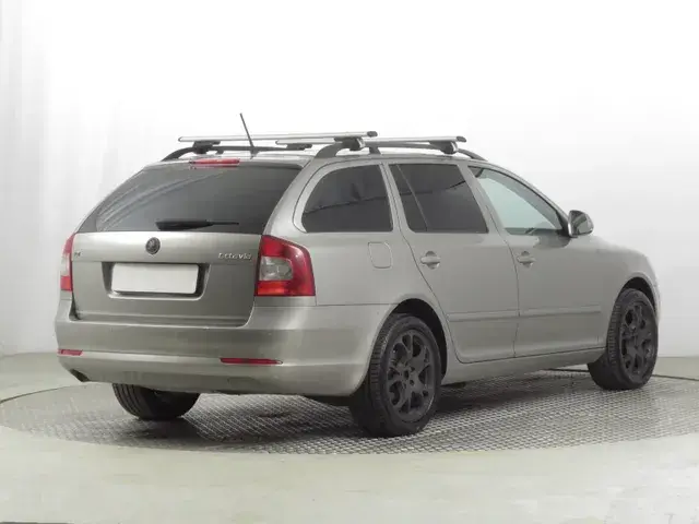 Skoda Octavia 2011 photo 4