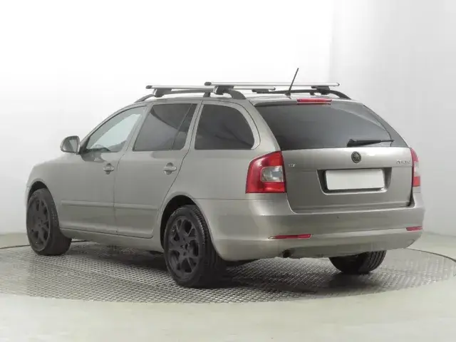 Skoda Octavia 2011 photo 3