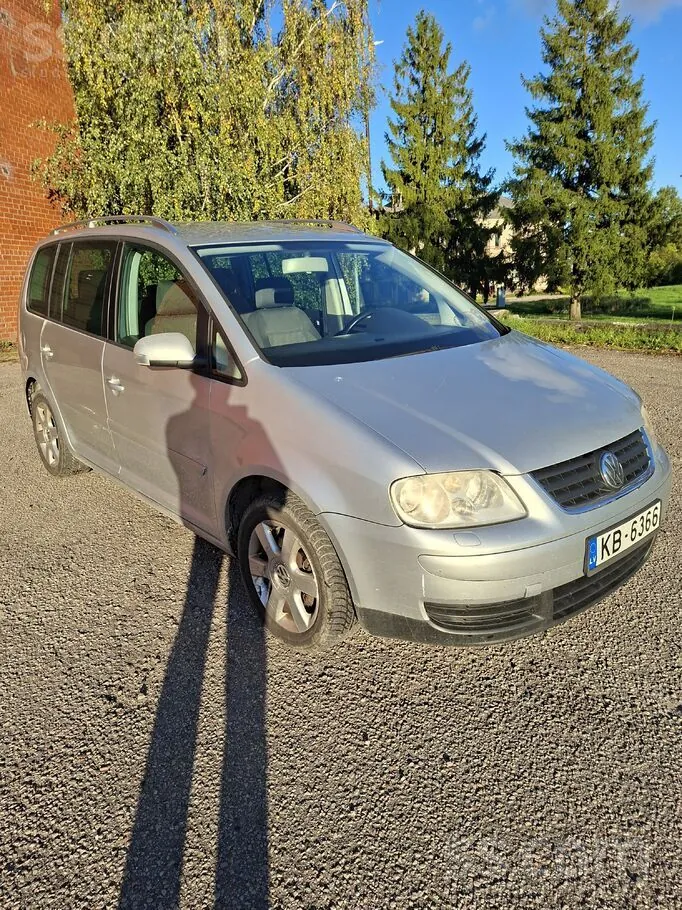 Volkswagen Touran 2004 photo 2