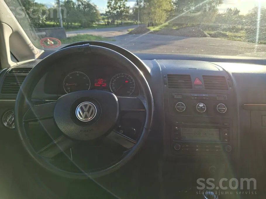 Volkswagen Touran 2004 photo 4