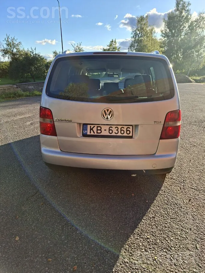 Volkswagen Touran 2004 photo 3