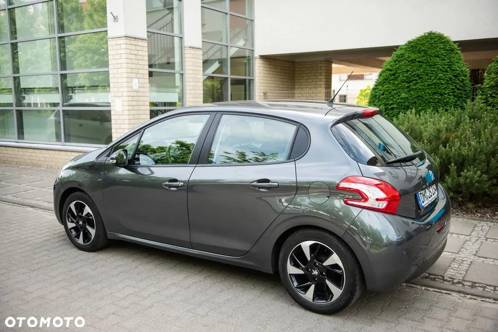 Peugeot 208 2015 photo 4