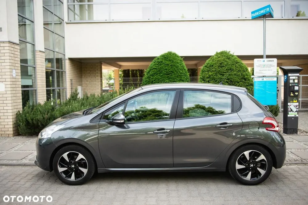 Peugeot 208 2015 photo 3