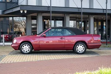 Mercedes-Benz Eklasse 1995 photo 2