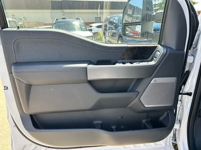 Ford Super Duty F-350 2026 photo 5
