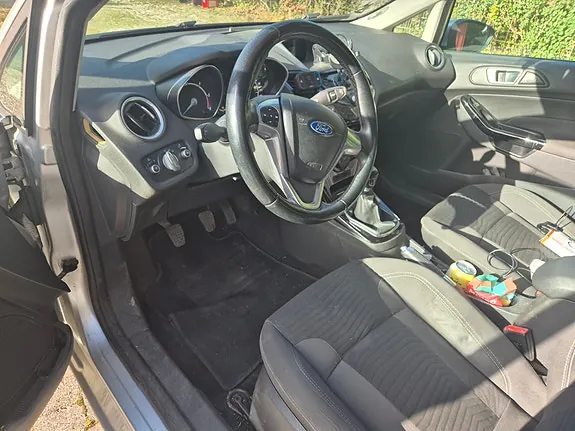 Ford Fiesta 2013 photo 2