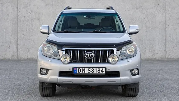 Toyota Land Cruiser 2011 photo 2