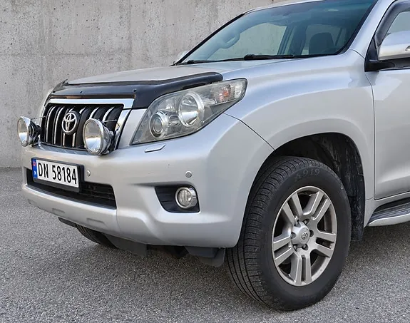 Toyota Land Cruiser 2011 photo 4