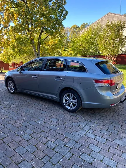 Toyota Avensis 2010 photo 2