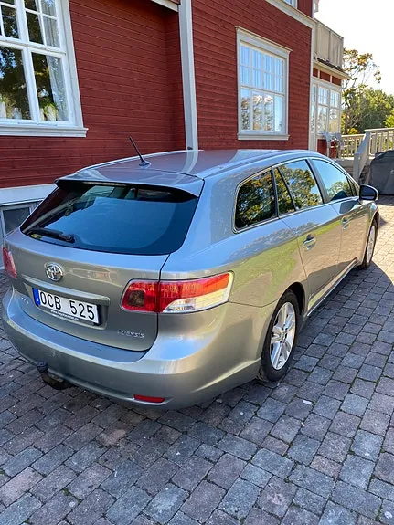Toyota Avensis 2010 photo 4