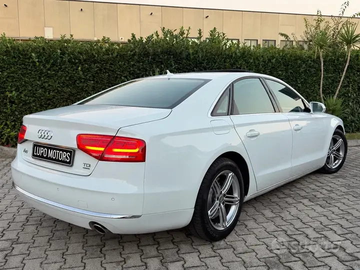 Audi A8 2011 photo 4