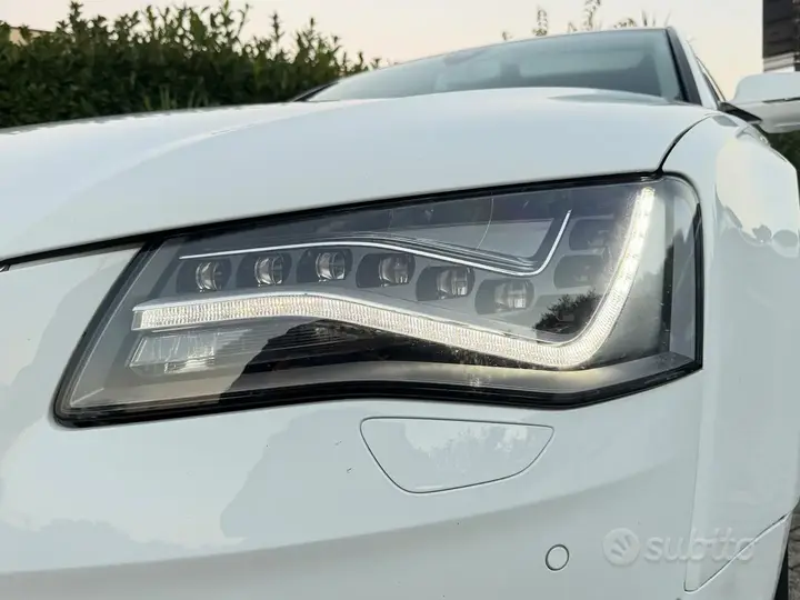 Audi A8 2011 photo 5