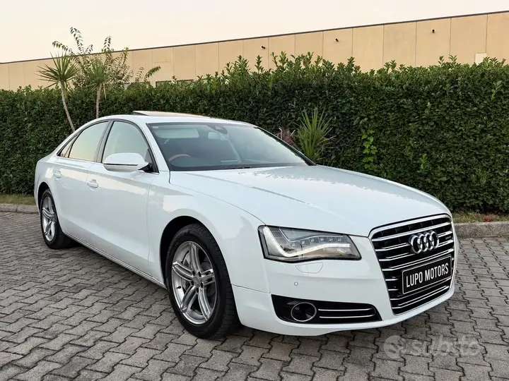 Audi A8 2011 photo 2