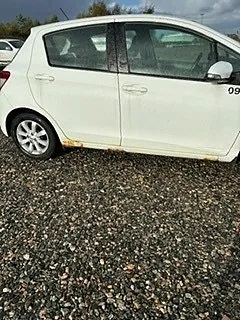 Toyota Yaris 2013 photo 2