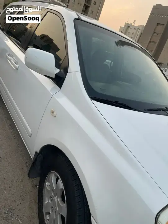 Kia Carnival 2010 photo 3