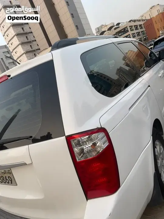 Kia Carnival 2010 photo 4