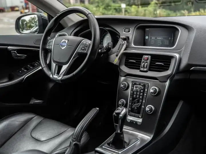Volvo V40 2016 photo 2