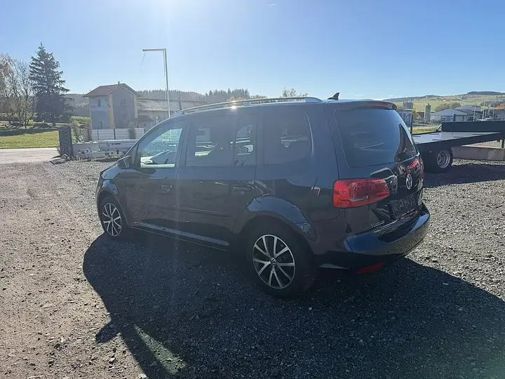 Volkswagen Touran 2012 photo 3