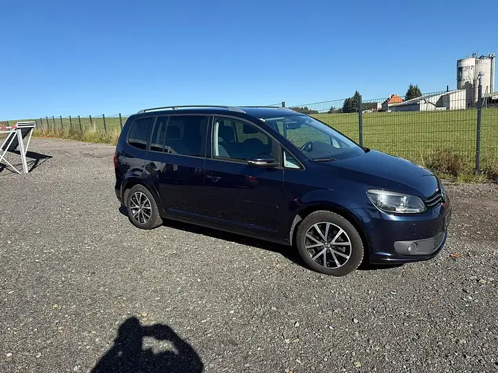 Volkswagen Touran 2012 photo 2