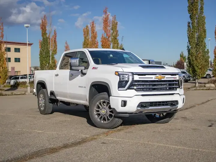 Chevrolet Silverado 3500 2026 photo 2