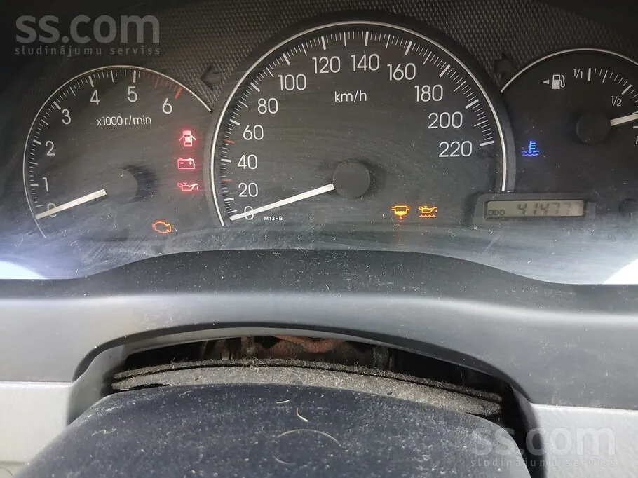 Toyota Avensis Verso 2003 photo 3
