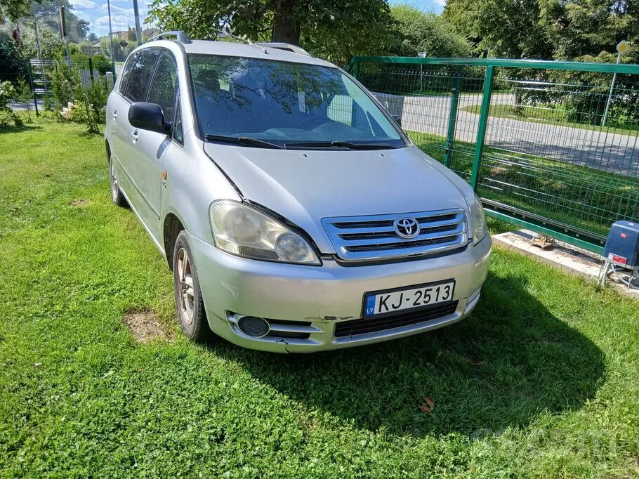 Toyota Avensis Verso 2003 photo 5