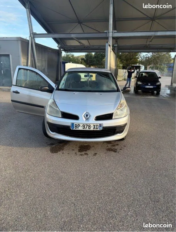 Renault Clio 2008 photo 2
