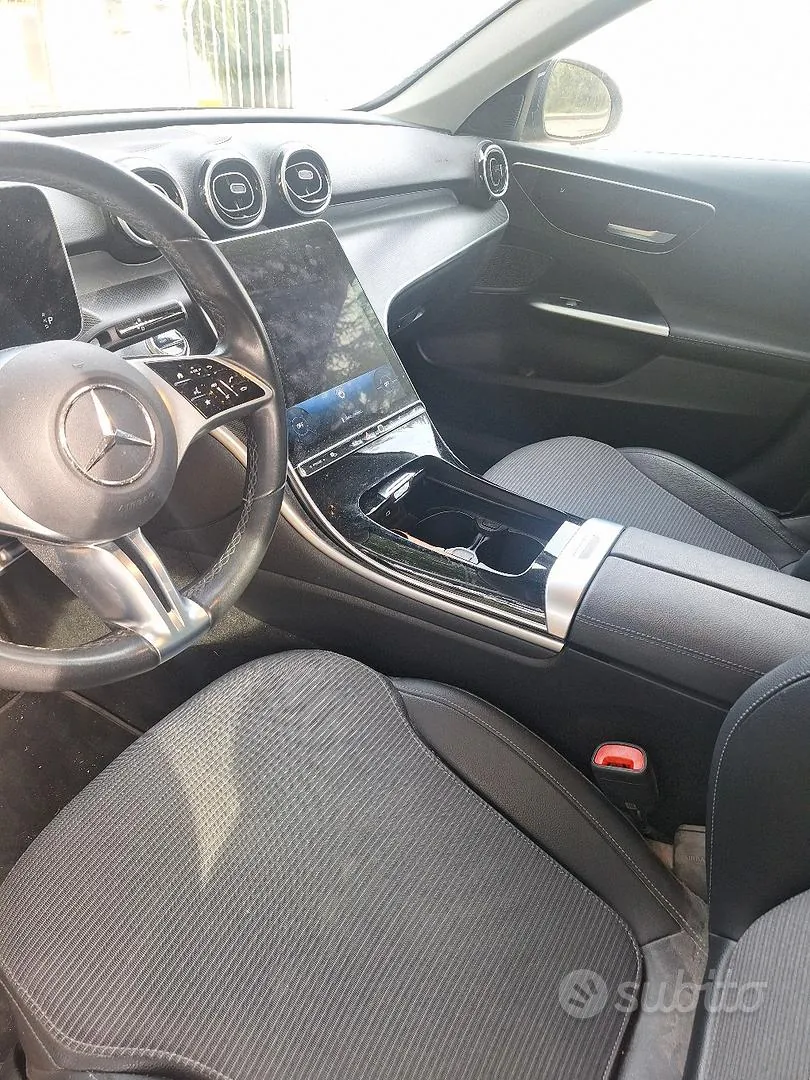 Mercedes-Benz C200 2024 photo 3