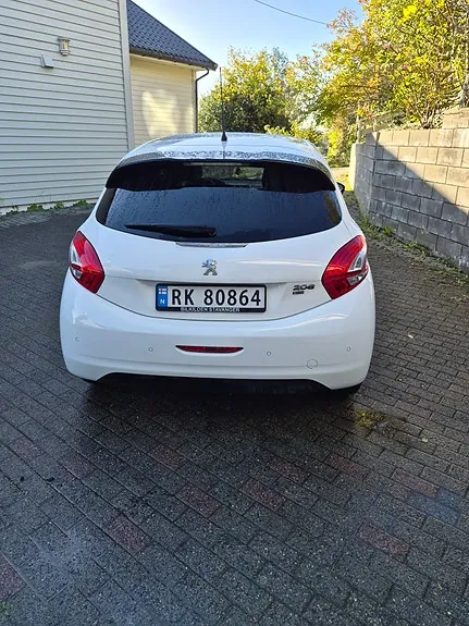 Peugeot 208 2014 photo 4