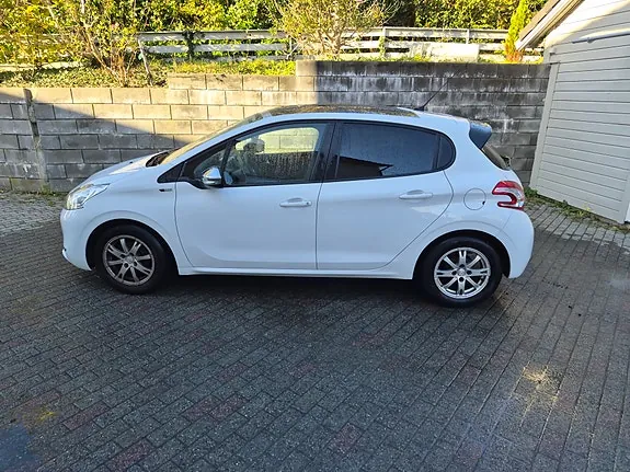 Peugeot 208 2014 photo 5