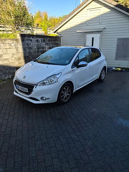 Peugeot 208 2014 photo 2