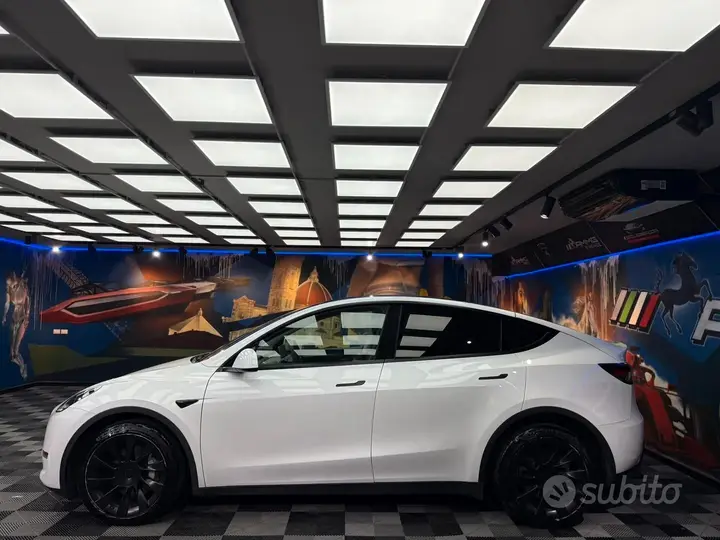 Tesla Model Y 2023 photo 4