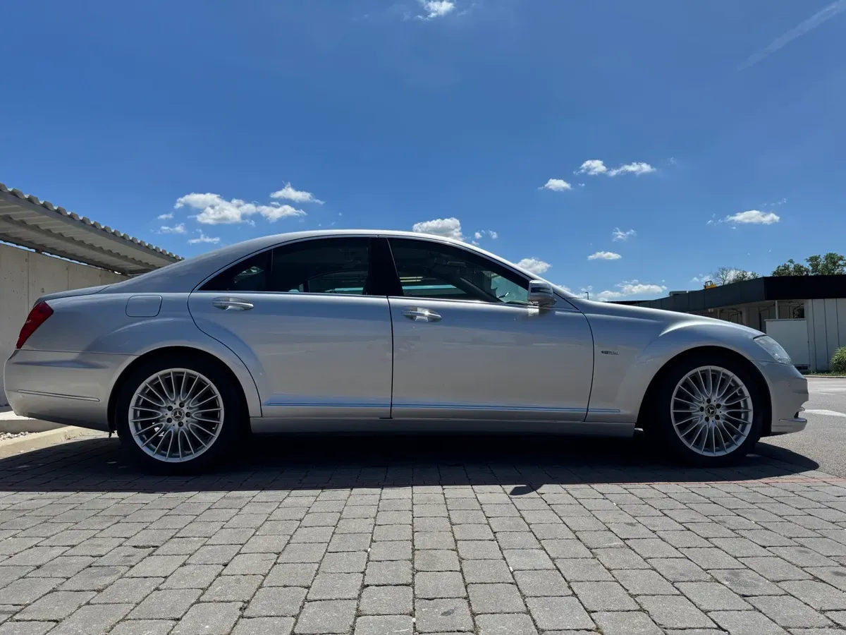 Mercedes-Benz S-Class 2010 photo 2