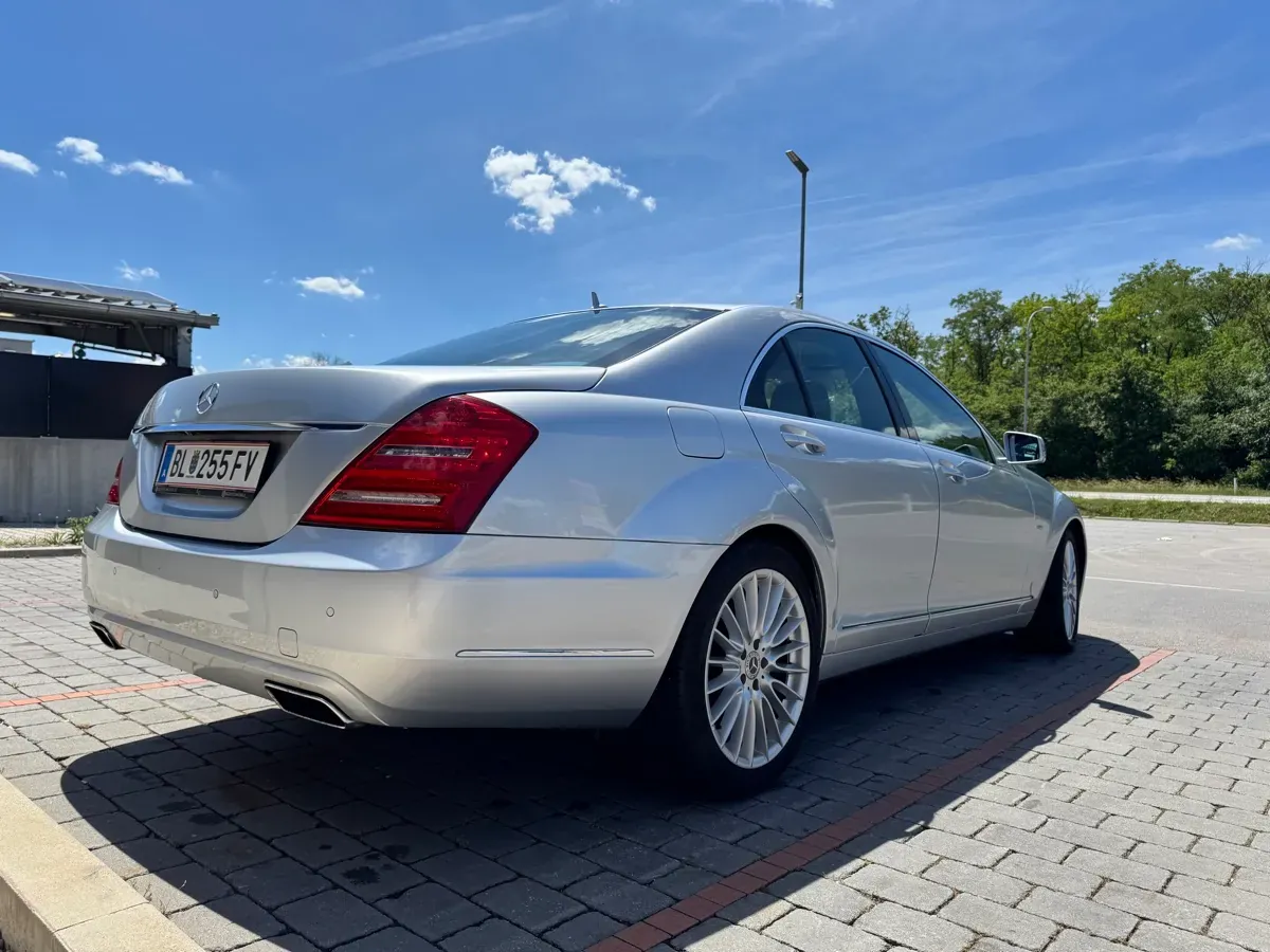 Mercedes-Benz S-Class 2010 photo 3