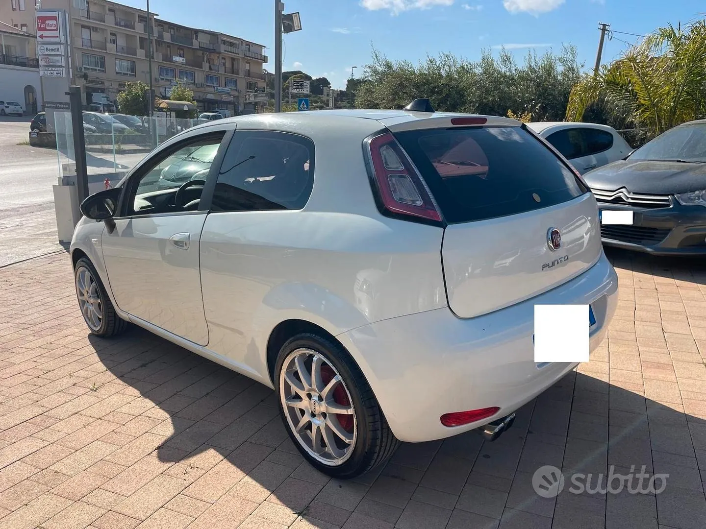 Fiat Grande Punto 2012 photo 2