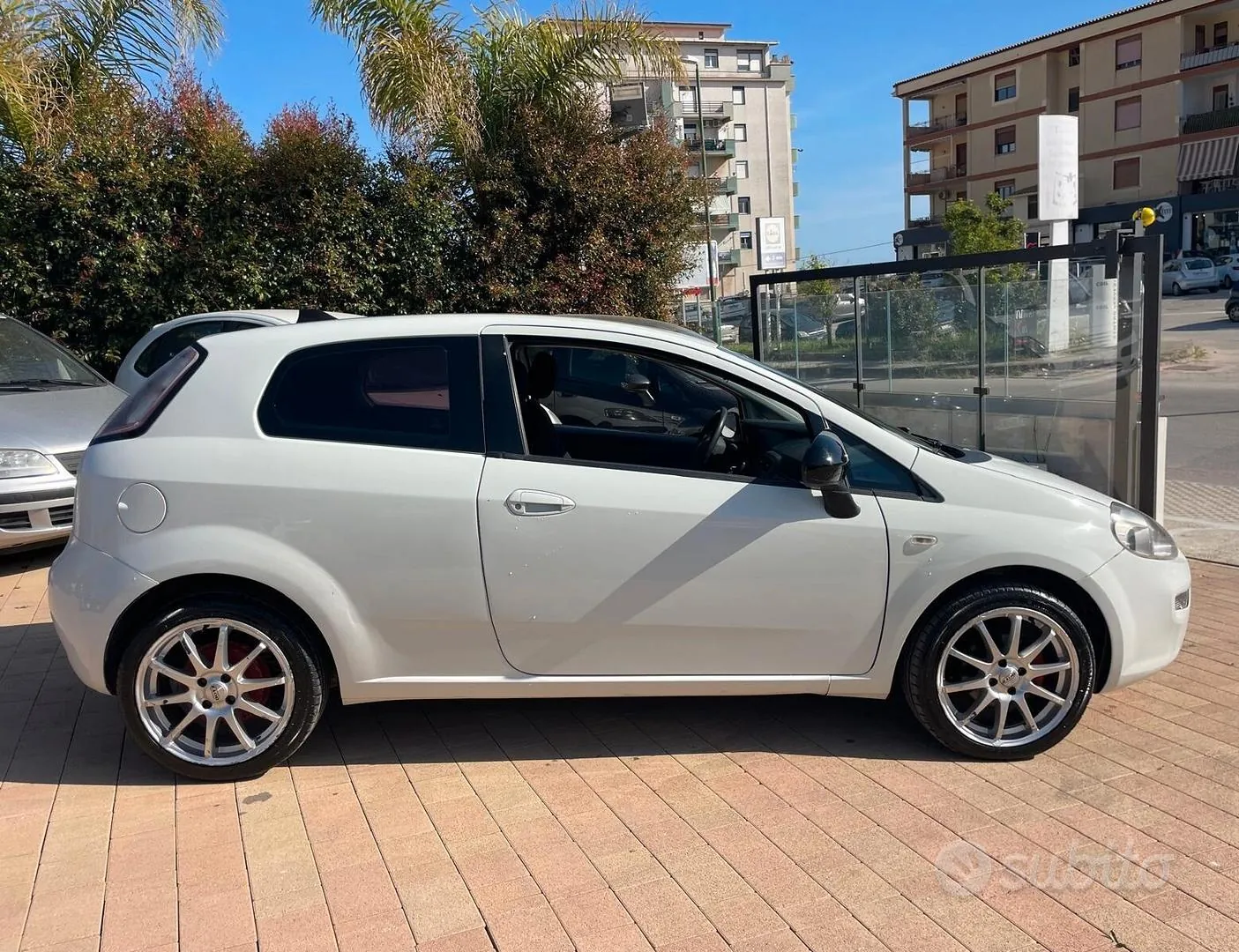 Fiat Grande Punto 2012 photo 4