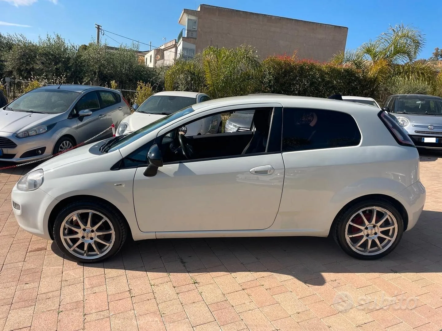 Fiat Grande Punto 2012 photo 5