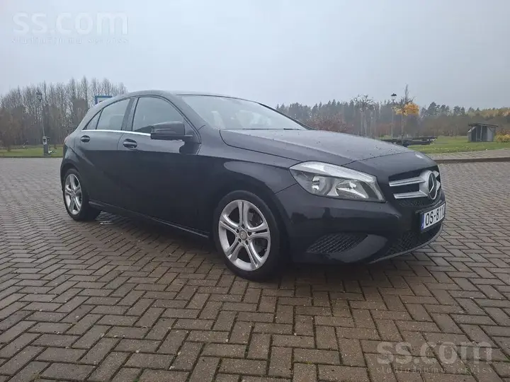 Mercedes-Benz A 180 2015 photo 3