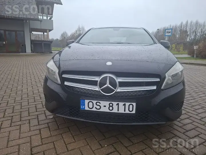 Mercedes-Benz A 180 2015 photo 2