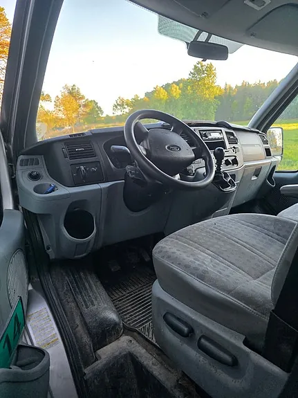 Ford Transit 300S Van 2011 photo 5