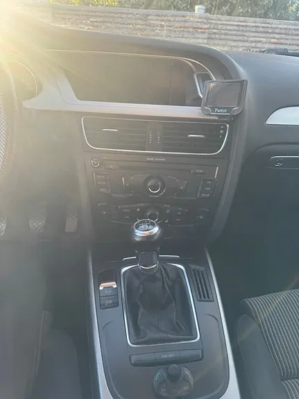 Audi A4 2009 photo 2
