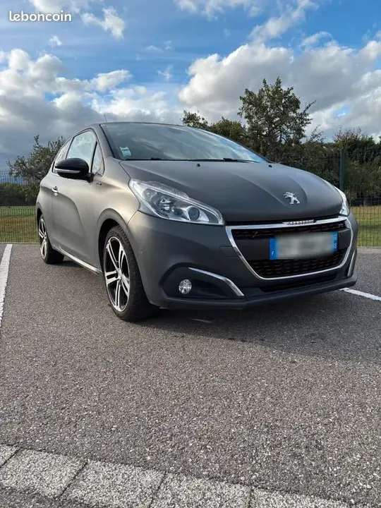 Peugeot 208 2016 photo 2