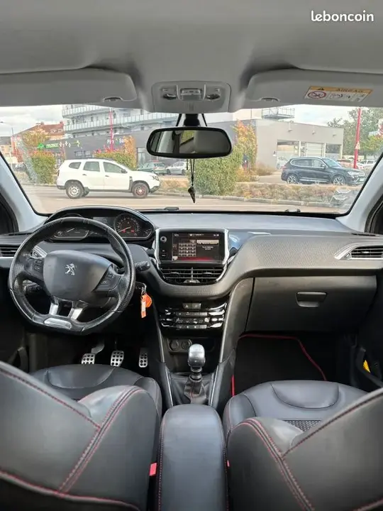 Peugeot 208 2016 photo 3