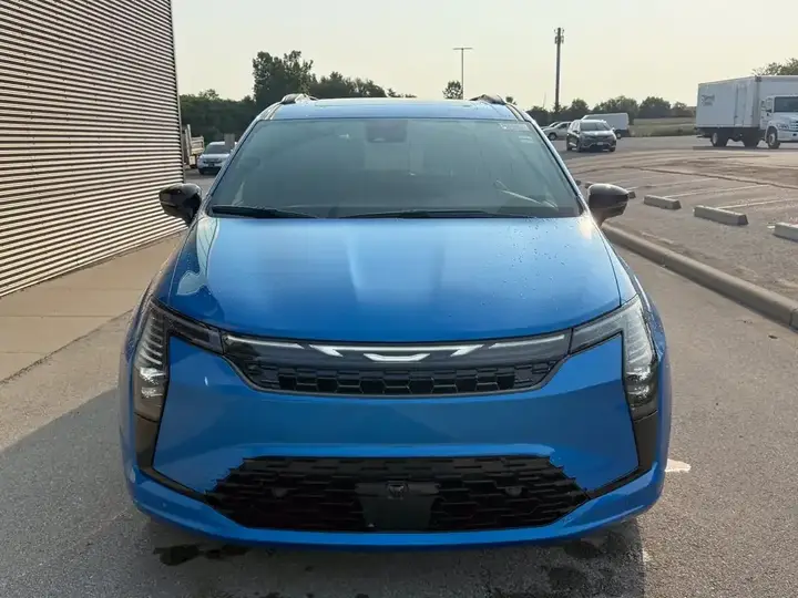 Chrysler Pacifica 2027 photo 2