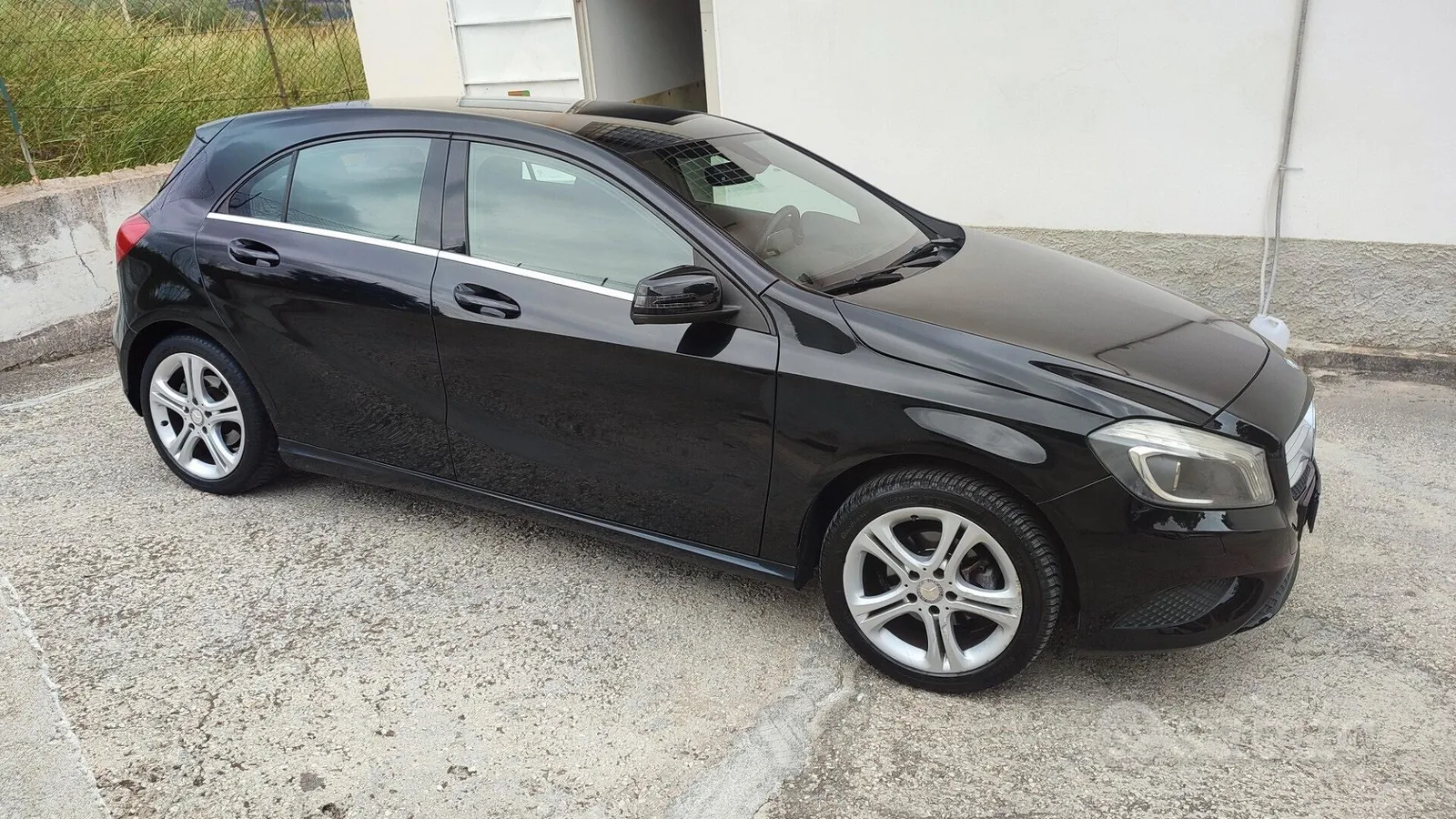 Mercedes-Benz A 180 2015 photo 2