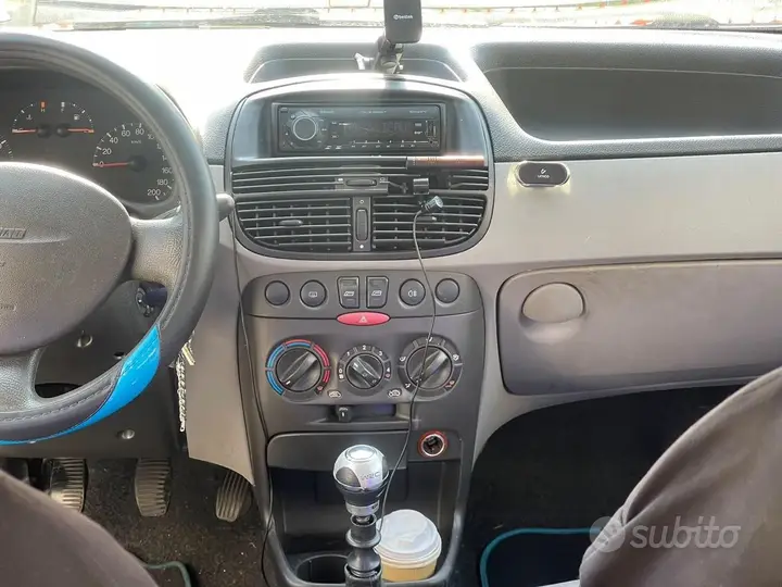 Fiat Punto 2002 photo 4
