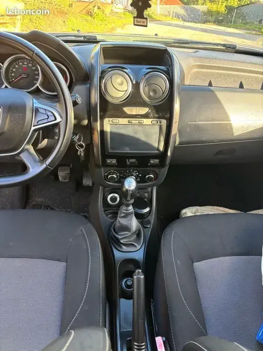 Dacia Duster 2017 photo 2