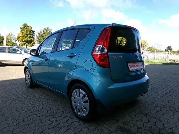 Suzuki Splash 2011 photo 5