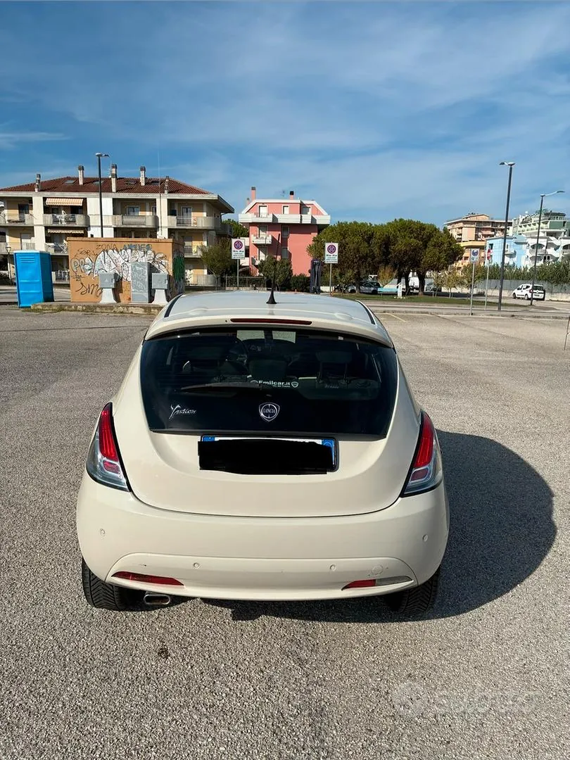 Lancia Ypsilon 2016 photo 2