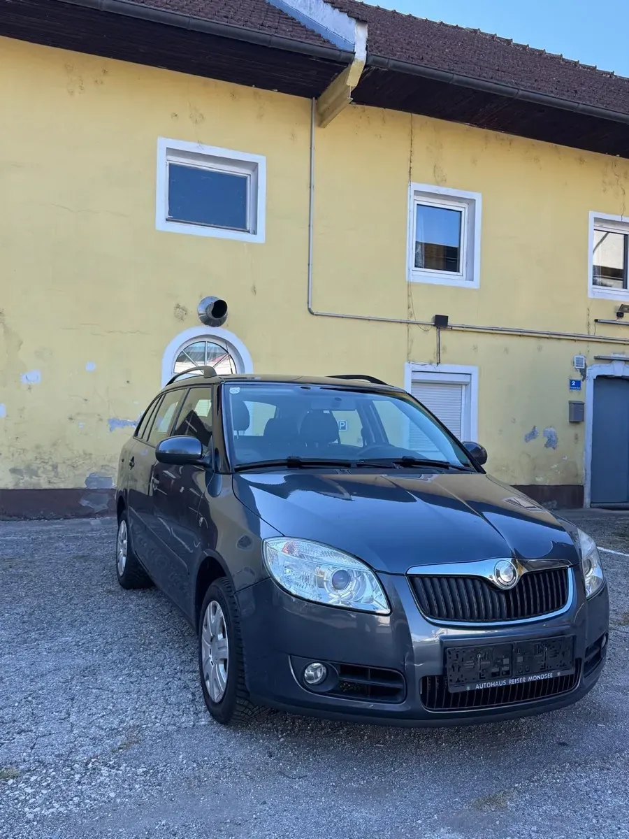 Skoda Fabia 2008 photo 3